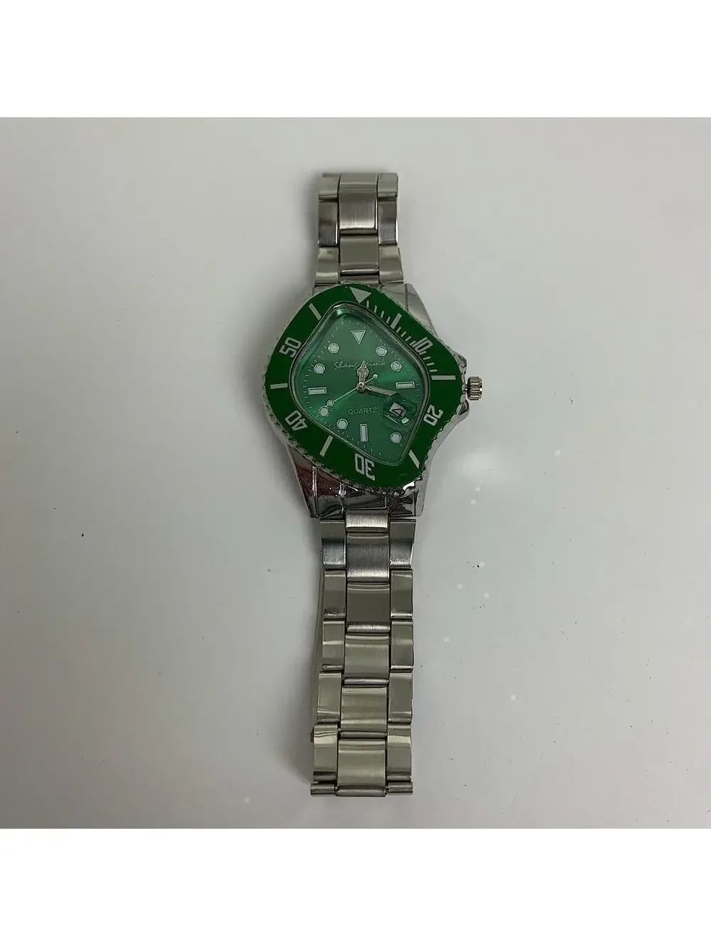 Classy Y2k 2000s vintage style essential minimalist retro stainless steel watch
